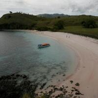 10-pantai-terbaik-di-indonesia