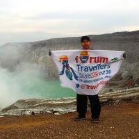 kawah-ijen---pesona-alam-dan-kegigihan-penambang-belerang