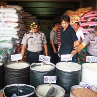 sedih--harga-beras-berangsur-turun