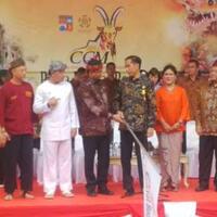 sebuah-prestasi-jokowi--ajak-jalan-cepat--paspampres-di-cap-go-meh