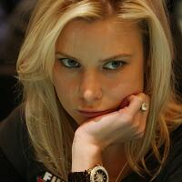 erica-schoenberg--pemain-poker-yang-cantik-bingit