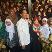 hot-photo-jokowi-kunjungi-pesantren-di-kampung-halamannya