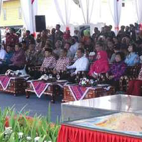 mantap-turun-ke-padang-savana-jokowi--disemuti--warga-ntb