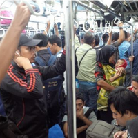 ada-gangguan-krl-3-pemuda-ini-tak-berikan-tempat-duduk-ibu-gendong-anak