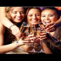 ilustrasi--wanita-terlihat-lebih-cantik-usai-minum-satu-gelas-wine