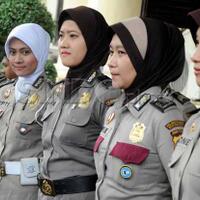 bening86-polwan-karanganyar-berhijab