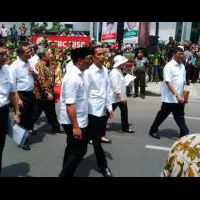 wauw-tiba-di-kota-kembang-jokowi-disambut-quothalo-halo-bandungquot