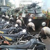 bukan-leopard--panser-anoa-dan-puluhan-prajurit-tni-disiagakan-di-bundaran-hi