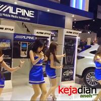 goyang-lucu-spg-seksi-thailand-bikin-ngakak-sudah-lulus-sensor-dari-om-momod