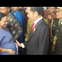 quotpak-jokowi-tolong-pegang-perut-saya-yang-lagi-hamilquot