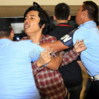 gerakan-mahasiswa-21-april--4-mahasiswa-berteriak-teriak-di-dpr