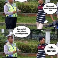 best-of-86-bacok-polisi-dengan-pedang-orang-gila-tewas-ditembak