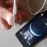 another-trick-charge-hp-agan-dengan-tubuh-agan-sendiri--pict-inside