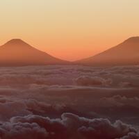 11-gunung-di-indonesia-dengan-pemandangan-sunrise-terindah