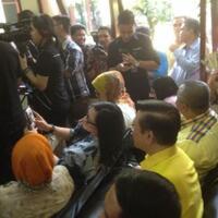 wahhh-di-tengah-pembacaan-putusan-sengketa-golkar-agung-asyik-selfie