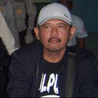 senyum-penuh-tekanan-tekanan-politik-bahayakan-kesehatan-jokowi