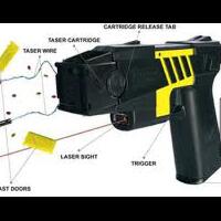 satpam-stmt-trisakti-bersenjata-pistol