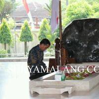 jokowi-bersimpuh-saat-di-makam-bung-karno