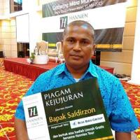 sopir-taksi-jujur-ini-diganjar-hadiah-umrah-karena-kembalikan-ipad-bos-travel