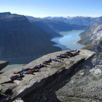agan-belum-dibilang-bernyali-sebelum-pergi-ke-trolltunga