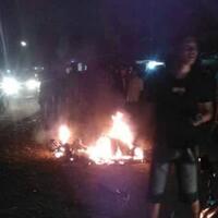 lagi-lagisatu-orang-begal-tewas-dibakar-massa-di-karawang