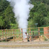 must-see-kenal-lebih-dekat-dengan-si-cantik-old-faithful