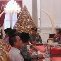 reaksi-din-syamsuddin-disambut-jokowi-berseragam-militer