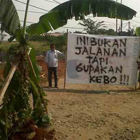 jalan-sudah-seperti-kubangan-kerbau-tapi-tidak-juga-diperbaiki