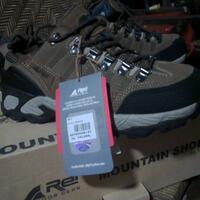 all-about-sepatu-trekking