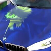 keren-mobil-bmw-ini-tampilkan-gambar-hulk-jika-disiram-air-panas