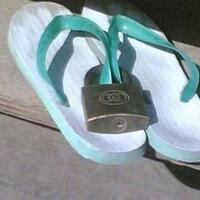 macem-macem-jenis-sendal-ketuker-pada-saat-taraweh