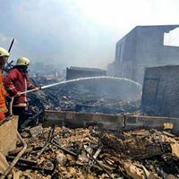 gas-meledak-puluhan-rumah-di-tamansari-hangus