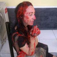 bule-stress-siram-tugu-jogja-dengan-cat