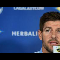 gerrard--aku-tak-tampan-seperti-beckham