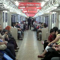 krl-dilempari-batu-pt-kcj-warga-pinggir-rel-sadar-anak-tak-boleh-main-dekat-rel