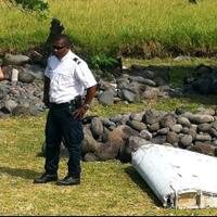 misteri-mh370--puing-pesawat-mh370-ditemukan-di-pulau-reunion-samudra-hindia