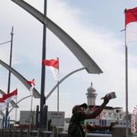 tni-kibarkan-puluhan-ribu-bendera-sang-saka-merah-putih-di-aceh