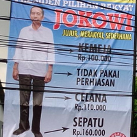 kok-ada-tentara-yang-berani-copot-spanduk-bergambar-jokowi