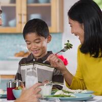 5-manfaat-makan-bersama-keluarga