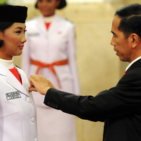 plong-si-cantik-ini-punya-pengalaman-dengan-jokowi
