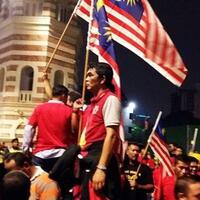 giliran-kelompok-baju-merah-beraksi-di-malaysia