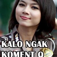 jaga-aksi-buruh--polwan-cantik-asik-quotselfiequot