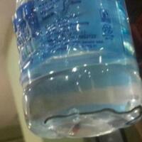 ular-ditemukan-dalam-botol-air-kemasan-di-india