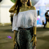 merinding-euy-foto-bohay-sexsy-aura-kasih-di-konser-bon-jovi-jakarta