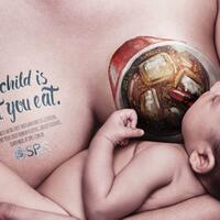 awas-mupeng-ekstrem-iklan-ini-bergambar-ibu--susui--anaknya-dengan-junk-food