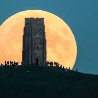 supermoon-lunar-eclipse-2015--pictures-from-the-uk-and-around-the-world