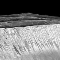 nasa-scientists-find-evidence-of-flowing-water-on-mars