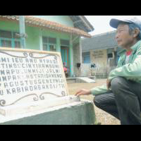 monumen-lusuh-penanda-kekejaman-gerombolan-di-tii