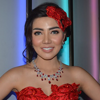 heboh-foto-ganjil-bella-shofie-luna-maya-dan-feni-rose