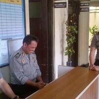 cara-kapolsek-muda-dhayita-hadapi-anak-buah-dan-menyapa-dengan-senyum-manis